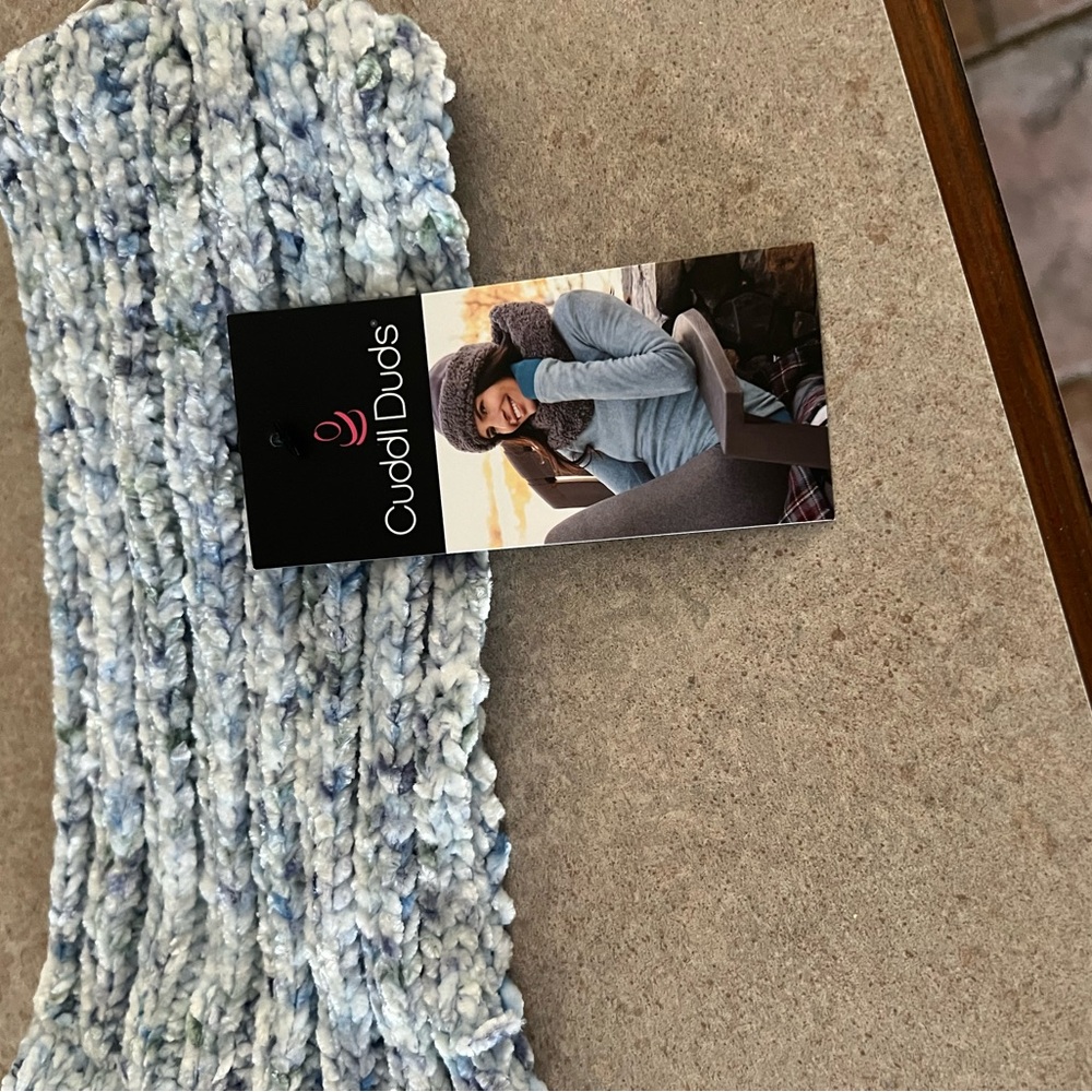 Cuddl Duds Blue and White Knit Hat